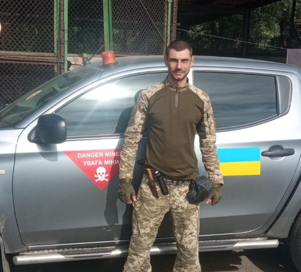 Українським захисником, відео з обезголовленням якого опублікували російські загарбники, є 30-річний Сергій Потокі.
