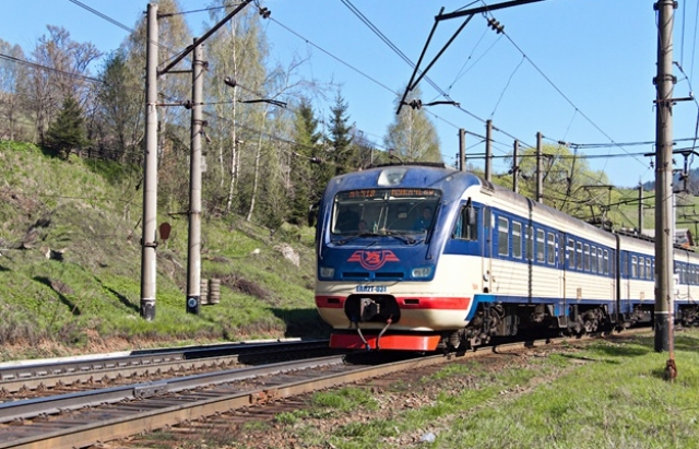 На Львівській залізниці внесено зміни у розклад руху приміських поїздів.