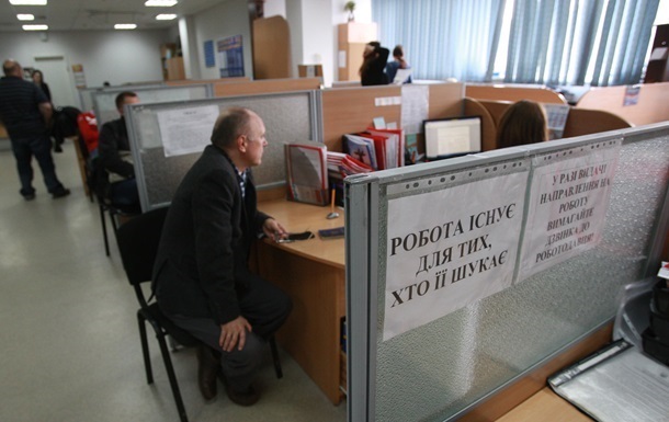 За рік кількість зайнятого населення в Україні зросла на 149 тисяч осіб. Також знизився рівень 