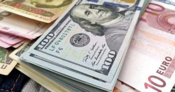Курс валют 12 грудня: що відбувається з доларом, євро та злотим