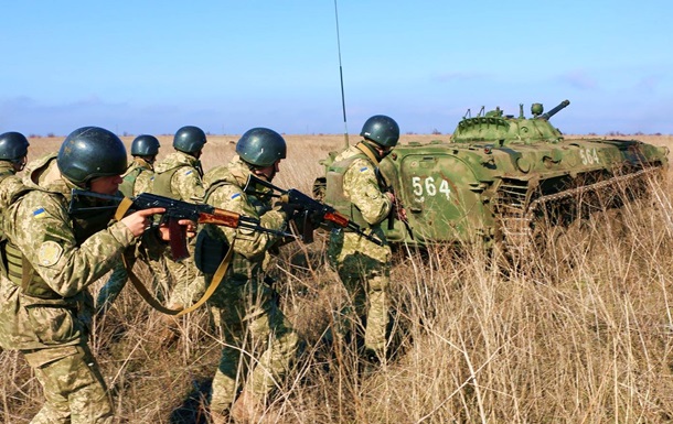 Штаб сил АТО в Facebook заявляет об увеличении количества обстрелов позиций Вооруженных Сил Украины. За сутки ранены шестеро украинских бойцов и один травмирован.