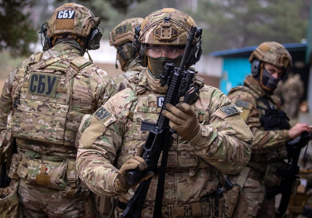 Мамою двох діток зацікавилася СБУ: на Закарпатті тривають спільні операції спецслужб