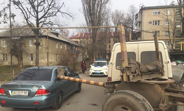 Інцидент стався на вулиці Белінського в Ужгороді.

