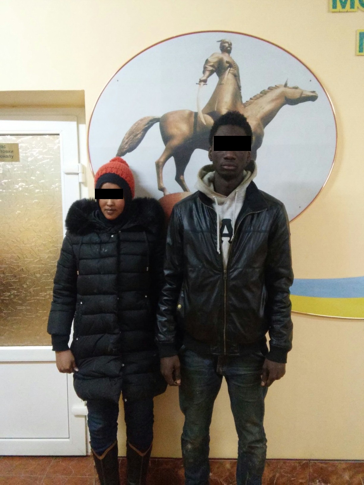 Ночью на Закарпатье сотрудники Мукачевского отряда задержали двух нелегальных мигрантов из Африки.