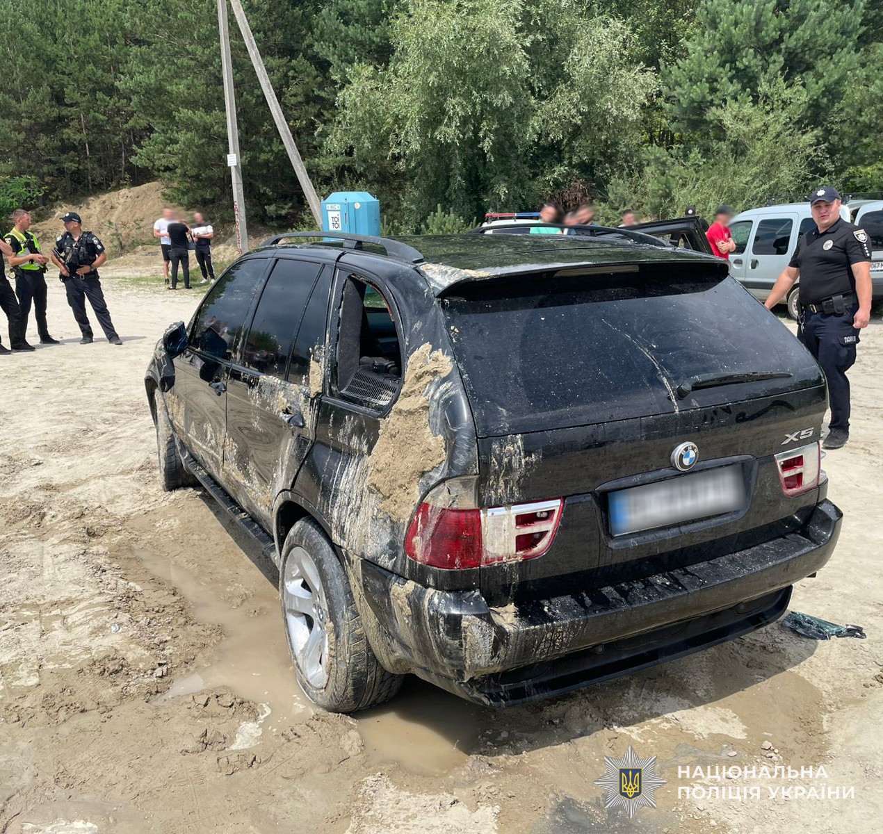 Малюнок до статті Водій BMW X5 злетів у кар’єр і втопив 40-річного пасажира: деталі смертельної ДТП (ФОТО)%