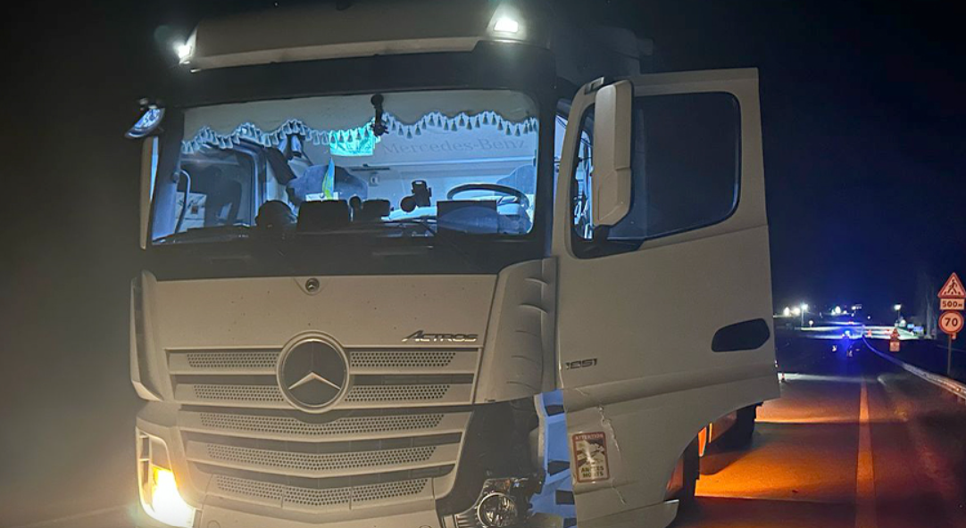 Смертельна ДТП на Заході України: 53-річний чоловік загинув під колесами вантажівки (ФОТО)