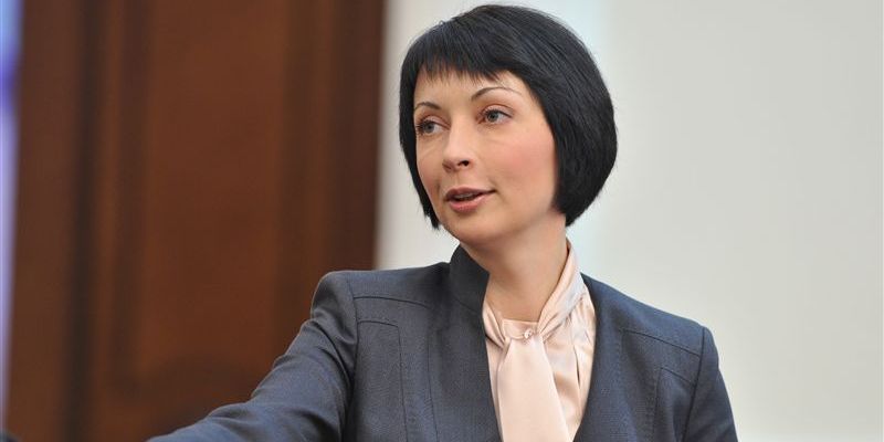 Колишній міністр юстиції Олена Лукаш прокоментувала статистику еміграції українців, а також причини, які змушують людей тікати з країни.