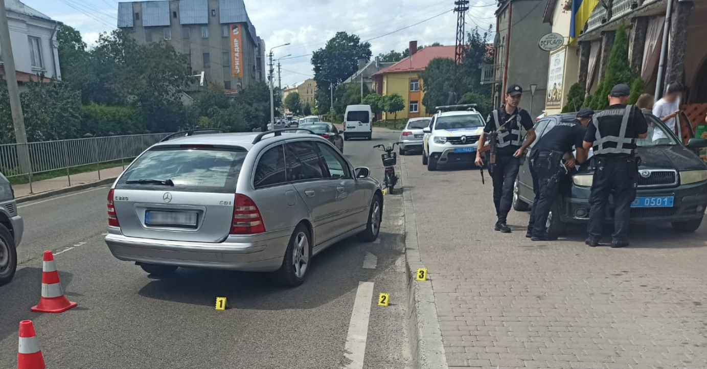 Страшное ДТП на Западе Украины: 78-летний велосипедист попал под колеса Mercedes (ФОТО)