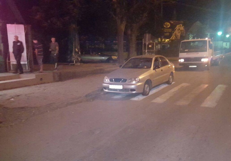 Утром, 12 сентября, патрульные Ужгорода заметили припаркованный на пешеходном переходе автомобиль Daewoo. У них сразу возникло подозрение относительно состояния водителя, который находился за рулем.