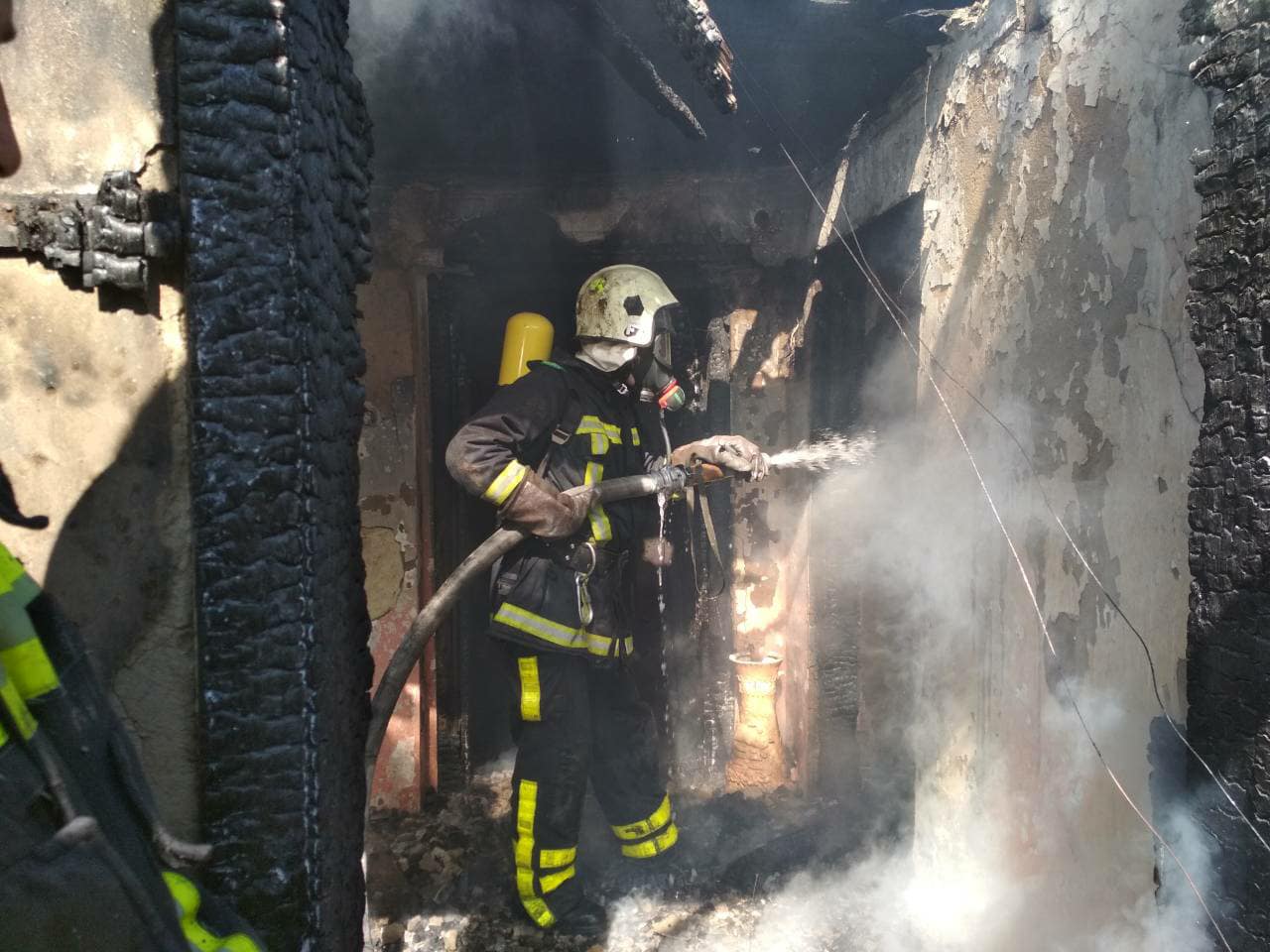 13 травня о 09:10 хустським рятувальникам надійшло повідомлення про пожежу у житловому будинку на вулиці Набережній, що в смт Вишково. 