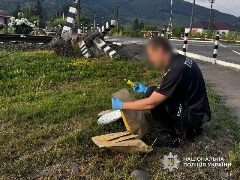 Малюнок до статті Трагічна аварія на Закарпатті: військовий загинув після наїзду BMW на блокпост (ФОТО)%