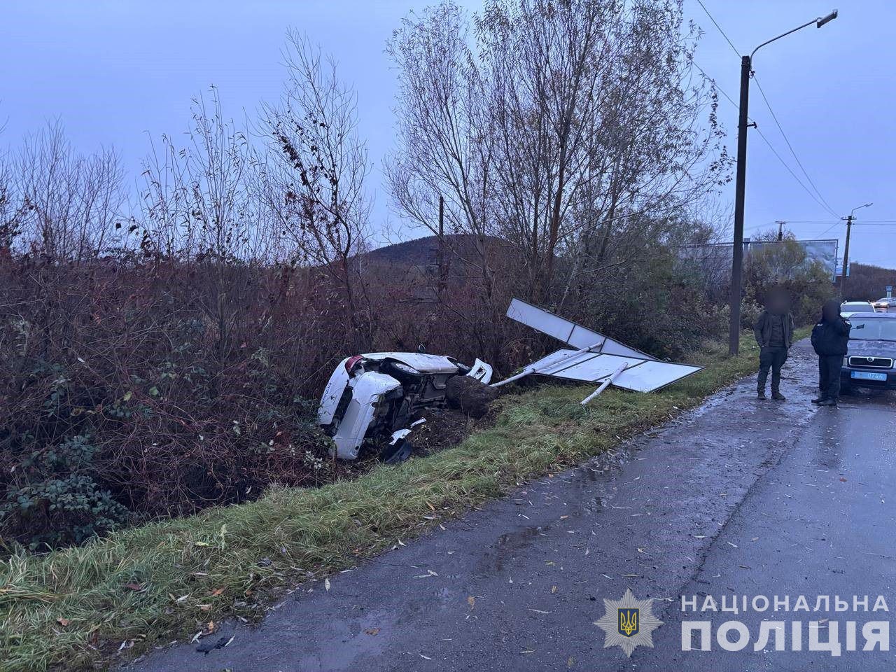 Хто винен?: поліцейські Ужгородщини розбираються у ДТП, в якій постраждала 15 -річна дівчинка (ФОТО)