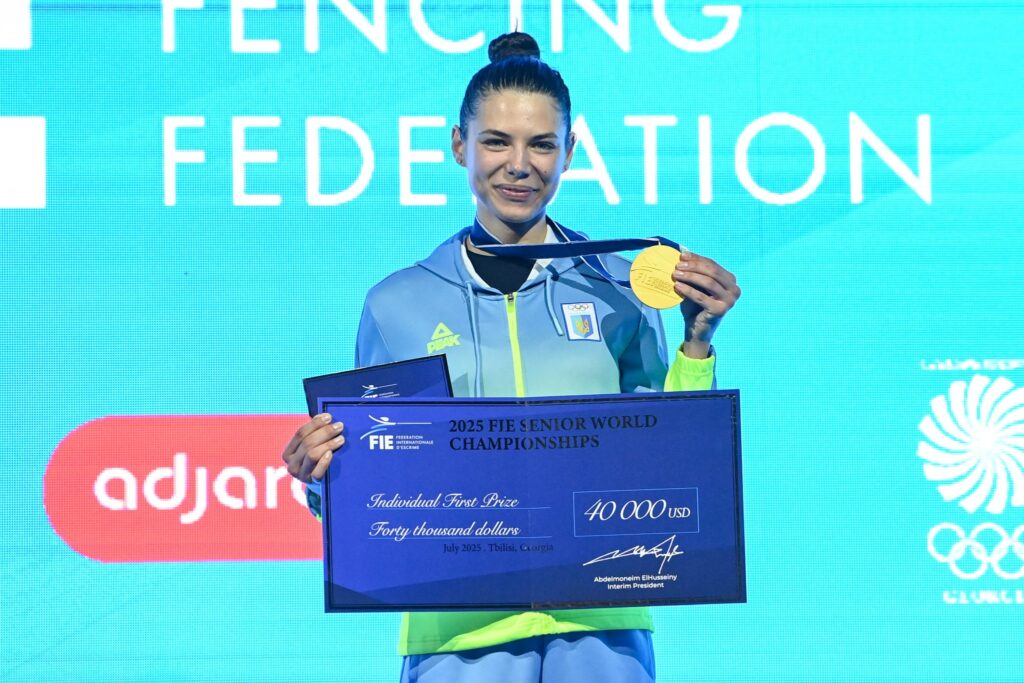 Малюнок до статті Закарпатська фехтувальниця виборола золото на чемпіонаті світу (ФОТО)%