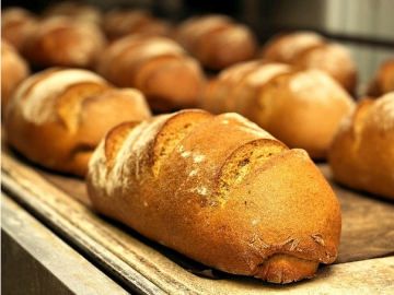 Стоимость буханки белого хлеба в Ужгороде местами достигает 16 гривен, а в Мукачево и Берегово - 13.