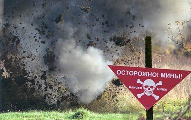 У зоні відселення Гомельської області Білорусі виявлено міни, на одній із них підірвався співробітник білоруського Комітету держбезпеки.

