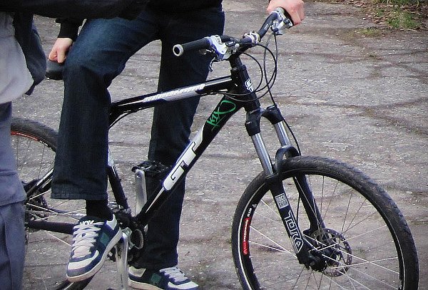 Учень однієї з хустських шкіл украв велосипед. За це юнак опинився на лаві підсудних. 