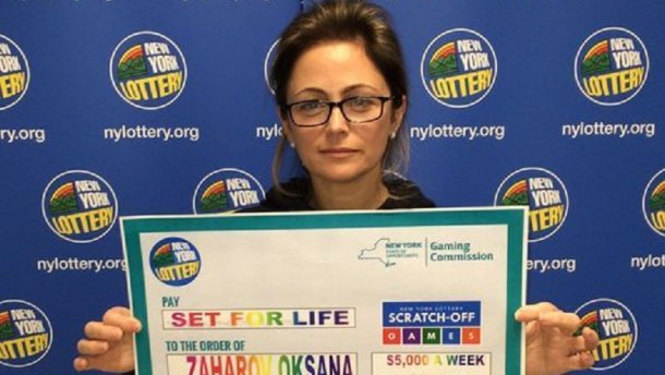 Емігрантка з України 46-річна Оксана Захарова, яка живе у штаті Нью-Джерсі, виграла в лотерею 5 мільйонів доларів. 