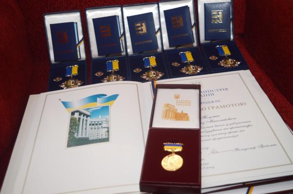 У середу, 19 грудня, у Колонній залі облдержадміністрації керівник області Геннадій Москаль вручив відзнаки 28-ми закарпатцям, удостоєним державних та обласних нагород.
