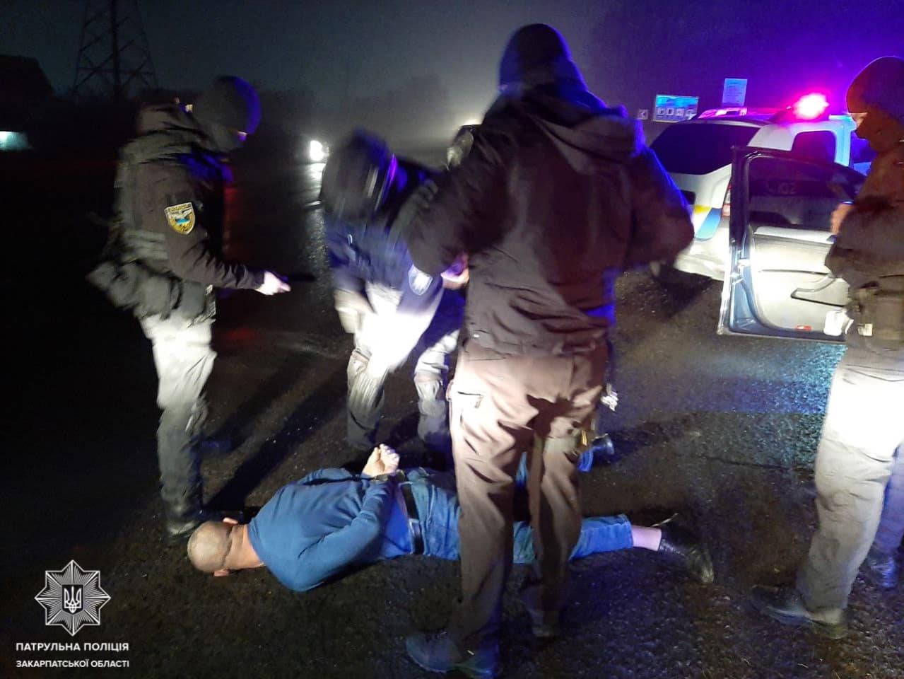 Мукачевские патрули совместно с сотрудниками полиции специального назначения задержали мужчину, который находился в розыске