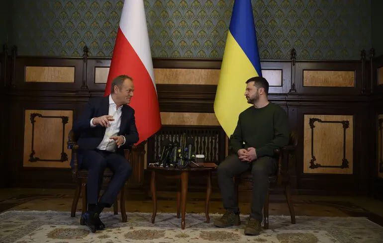 Зеленський відреагував на заяву Дуди про можливе закриття інфраструктури для поставок зброї