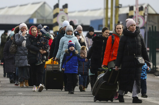 Українці зможуть безкоштовно проживати в місцях тимчасового розміщення тільки в перші 120 днів з моменту першого приїзду до Польщі.

