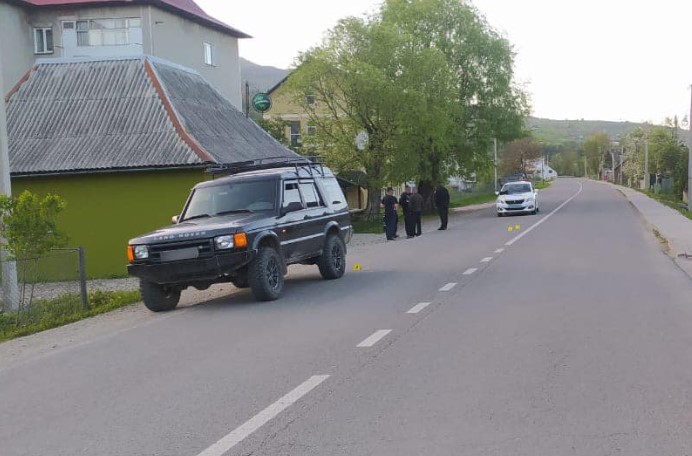 На Закарпатті водій на джипі збив 8-річного хлопчика: перші подробиці (ФОТО)