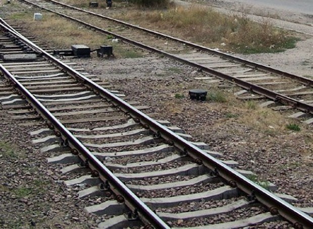 Сьогодні, 14 грудня, у Мукачеві сталася трагічна подія. Потяг переїхав чоловіка, який переходив залізничну колію.

