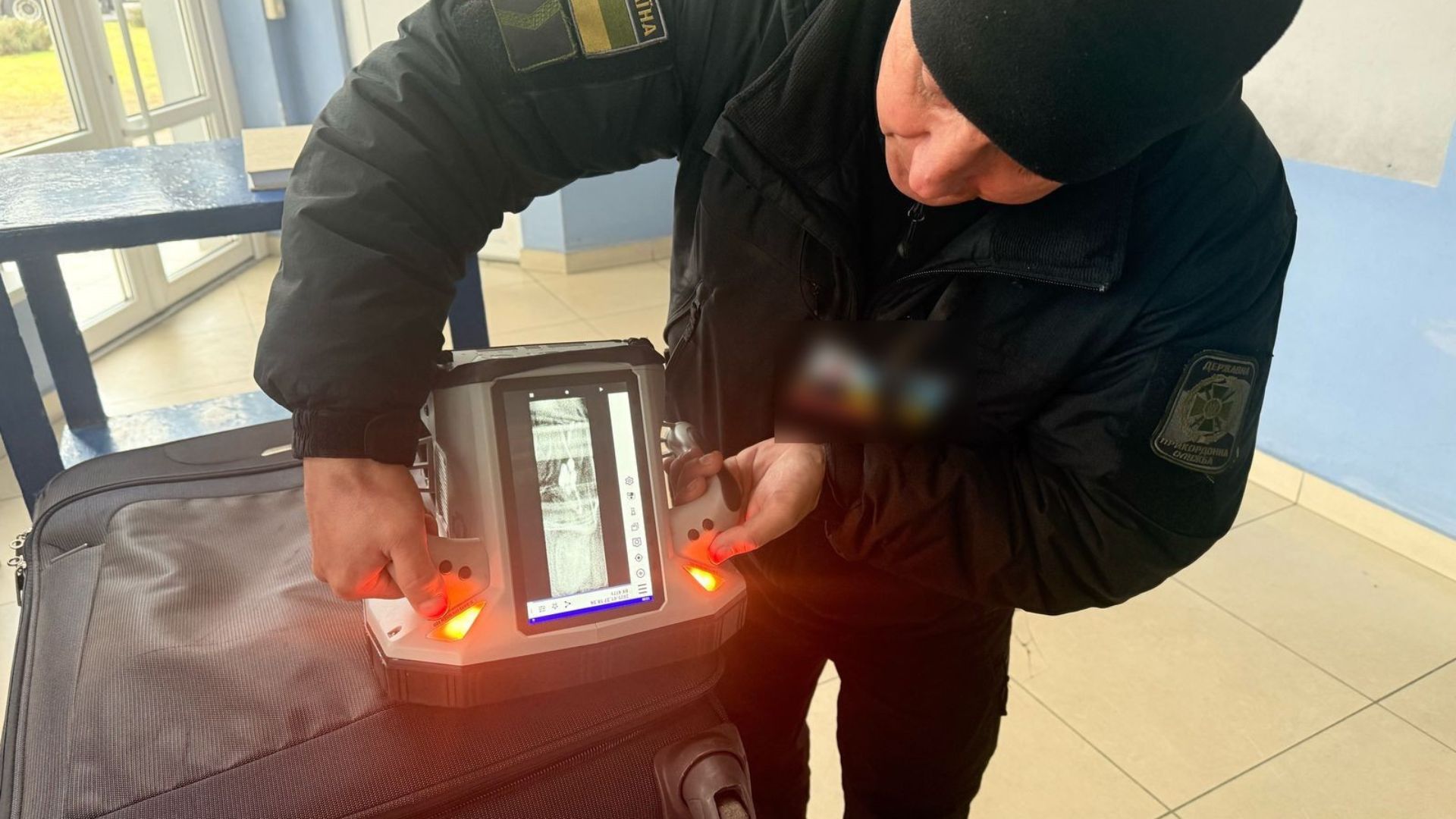 На кордоні у 46-річної жінки знайшли несподіваний скарб: що вона приховувала від прикордонників? (ФОТО)