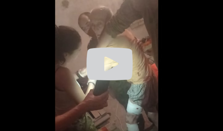 У мережі з'явилося відео, на якому бойові медики 128-ої закарпатської бригади надали допомогу пораненому чоловіку у зоні бойових дій.