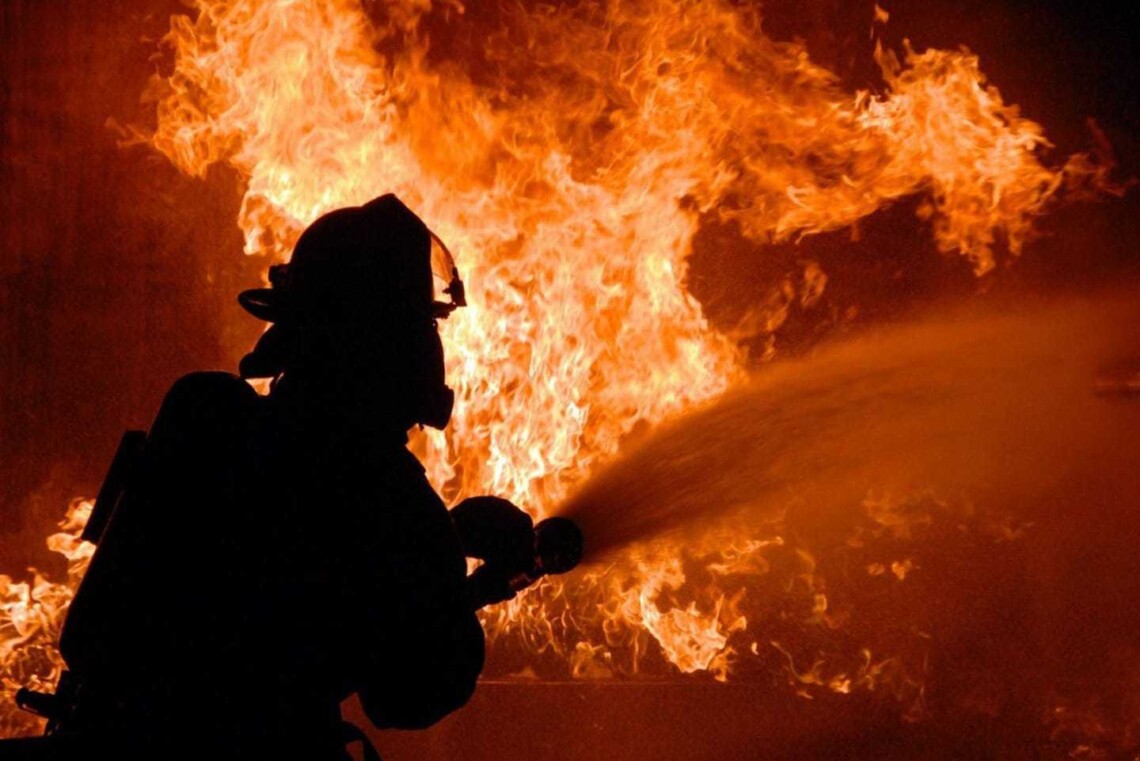 У середу, 3 квітня, о 14:18 у Виноградівській тергромаді, село Підвиноградів, вулиця Нова, сталася пожежа надвірної споруди.