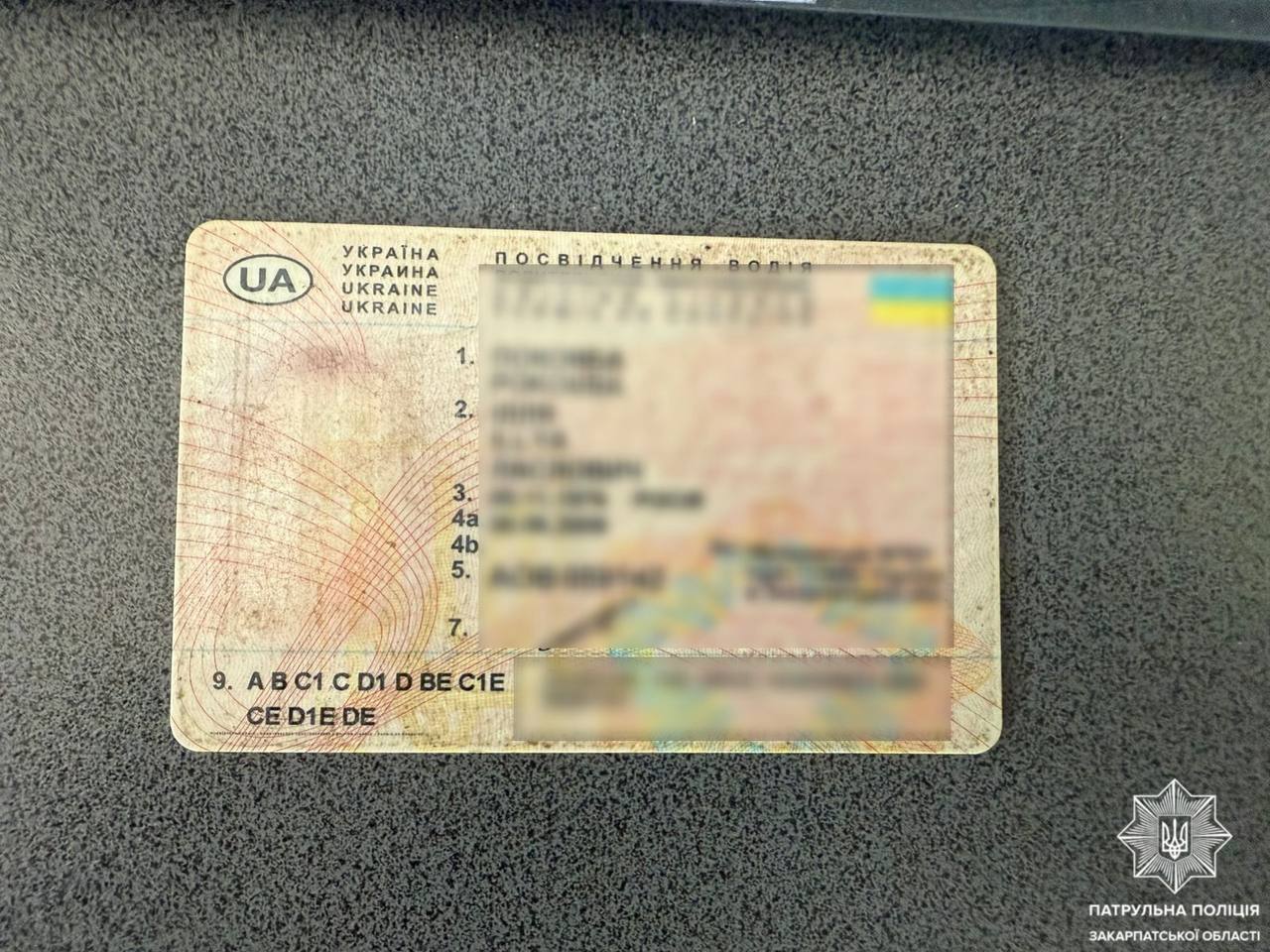 Малюнок до статті На Закарпатті зупинили водія із "сюрпризом": що виявили патрульні (ФОТО)%