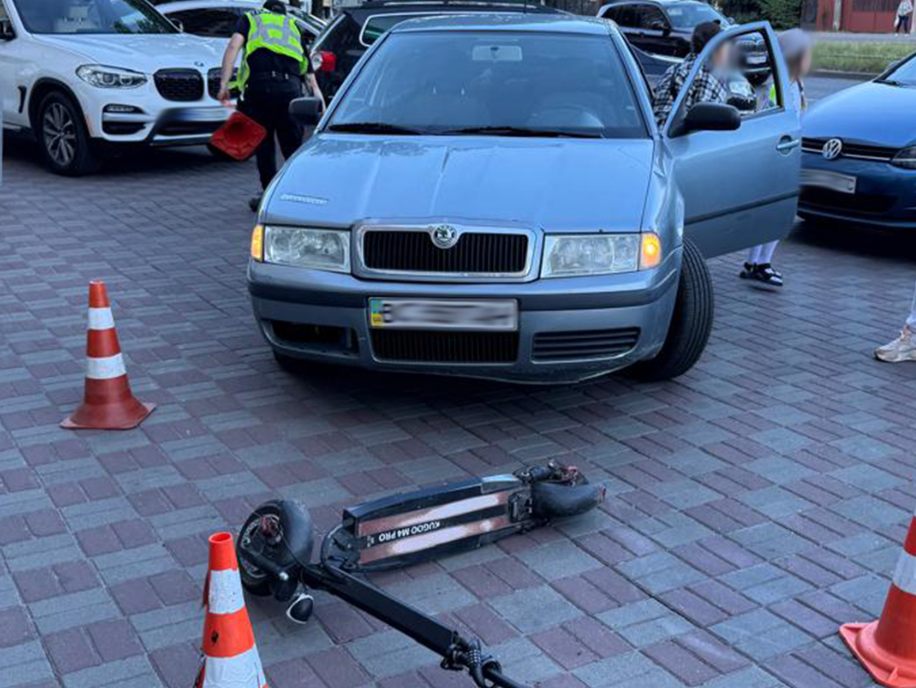 23-річна водійка Skoda збила 35-річного чоловіка на самокаті: деталі інциденту (ФОТО)
