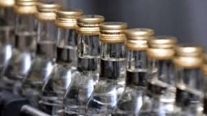 Житель Хуста перевозил в «Мерседесе» два десятка ящиков алкогольных изделий, документы на которые вызвали в милицию Свалявы сомнение.