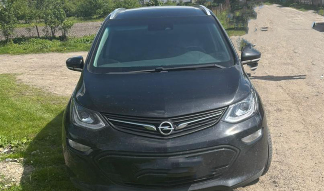 Дворічна дівчинка потрапила під колеса автівки Opel: подробиці жахливої ДТП (ФОТО)