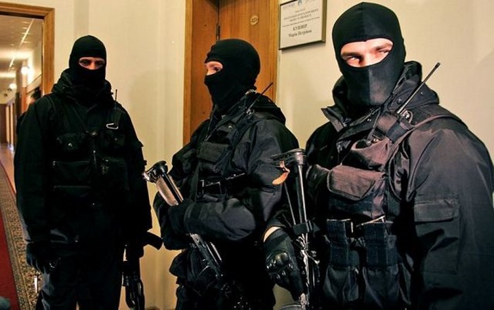 Масштабні обшуки в одній з громад: правоохоронці шукають 22 мільйони гривень у місцевих посадовців (ФОТО)