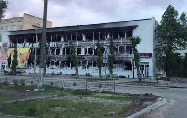 Российская армия пыталась продвинуться к городу, активно прикрывая огнем жилые районы, подчеркнул глава Луганской ОВА.