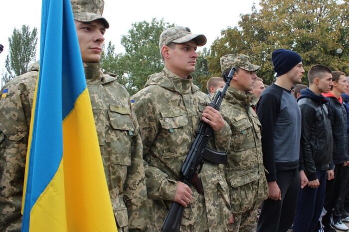 Після повномасштабного вторгнення Росії та оголошення воєнного стану в Україні були прийняті нові правила та закони щодо призову на військову службу.