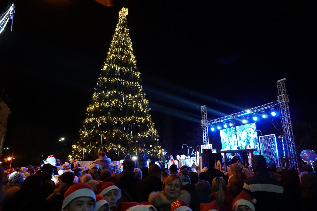 В Ужгороді встановлять новорічну ялинку – таке рішення ухвалило керівництво міста.