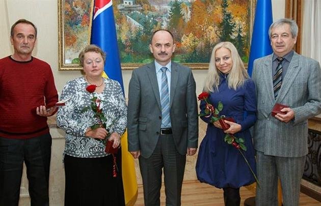 24 жовтня, голова Закарпатської ОДА Василь Губаль виконав почесну місію – вручив чотирьом краянам державні нагороди