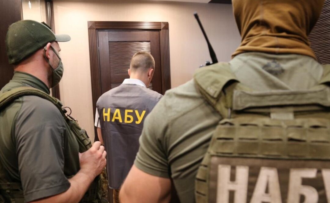 Гроші вилучили, на майно - арешт: НАБУ провело обшук у керівника Закарпатської обласної прокуратури