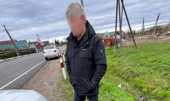 Körülbelül 9 órakor, Zaluzhzhia falu közelében, Munkács kerületben, a járőrök találtak egy sofőrt, aki megsértette a közlekedési szabályokat, Peugeot autót vezetve.