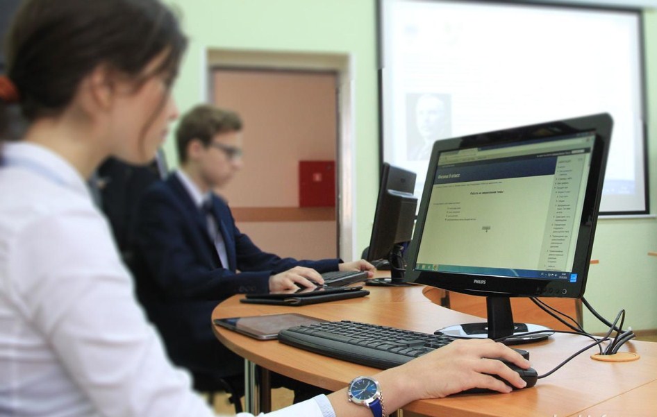 На комп'ютери для шкіл України виділили мільярд гривень.