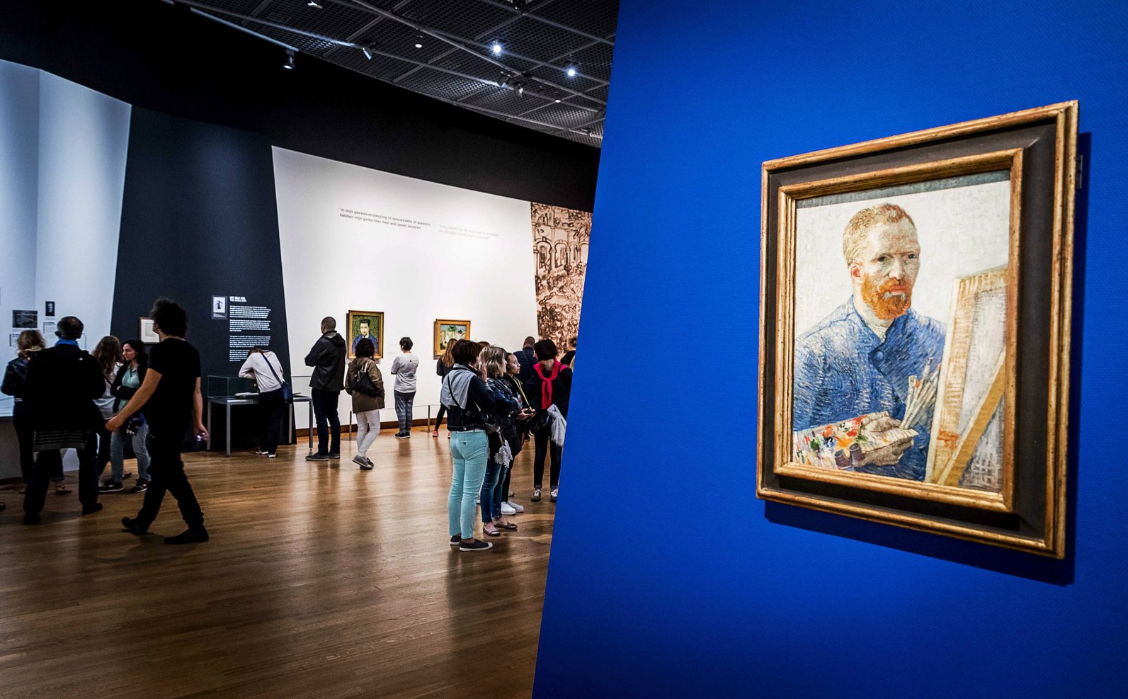 За своє життя геніальний голландський художник написав понад 900 картин. Більше половини з них зберігаються в амстердамському музеї Ван Гога. 