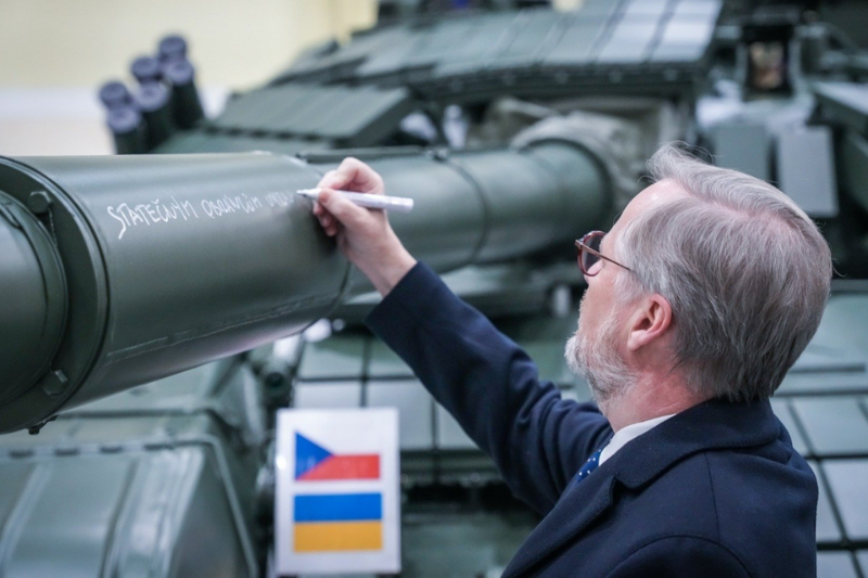 37 модернізованих танків Т-72 вже поставлено в Україну.