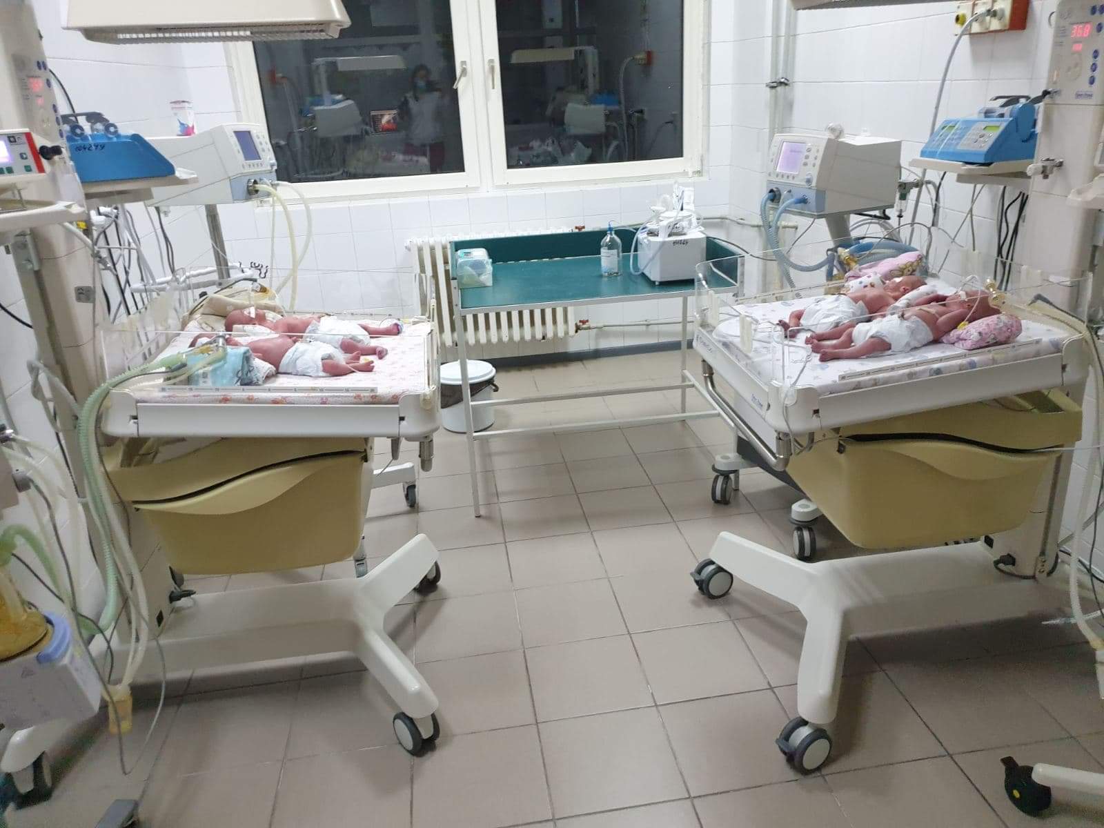 Четвірня – троє хлопчиків та дівчинка – народилася сьогодні вночі в Ужгородському міському пологовому будинку. 