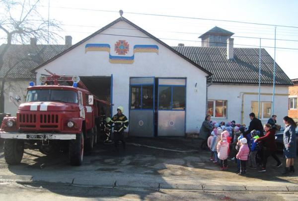 30 марта в 4-й государственной пожарно-спасательной части пгт Межгорье посетили воспитанники местного дошкольного учебного заведения 