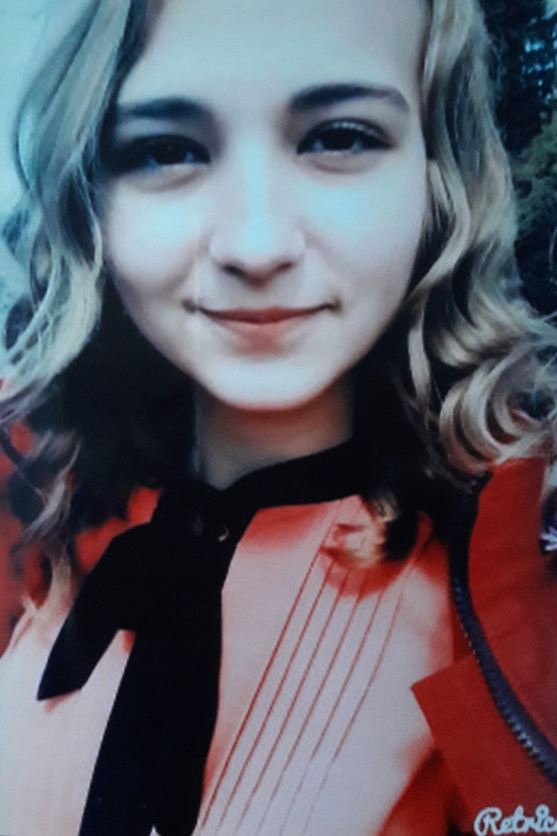16-ти річна студентка Виноградівського коледжу МДУ Анжеліка Побережнюк  страждає двобічною сенсоневральною приглуховатістю та поьребує встановлення кохлеарних імплантів.