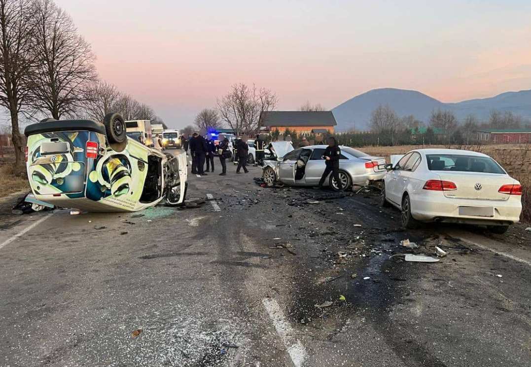 Обгін став фатальним: ДТП на Закарпатті забрала життя водіїв AUDI та Volkswagen (ФОТО)