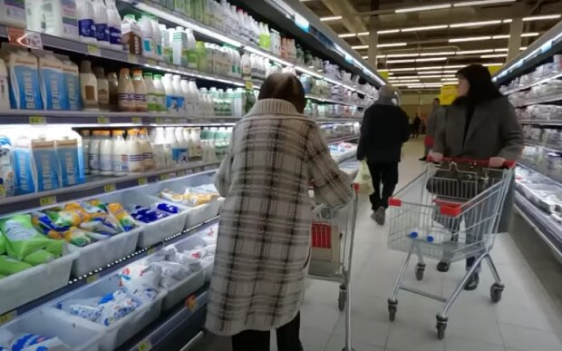 Ціни на молочку знову шокують українців: скільки коштують сир, сметана та йогурт