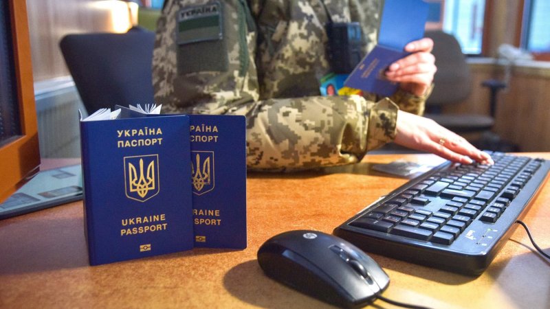 Купив трьох "дітей" за 6 тис. євро: прикордонники затримали чоловіка, який видавав себе за багатодітного батька